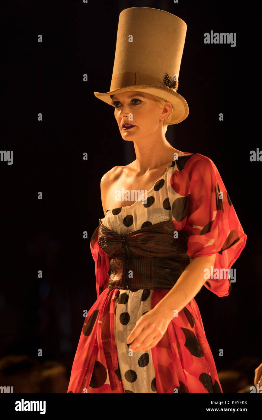 Nikki Lund spettacolo in pista, Stile Fashion Week, Pacific Design Center, West Hollywood, Los Angeles, California, Stati Uniti d'America 10/12/2017 Foto Stock
