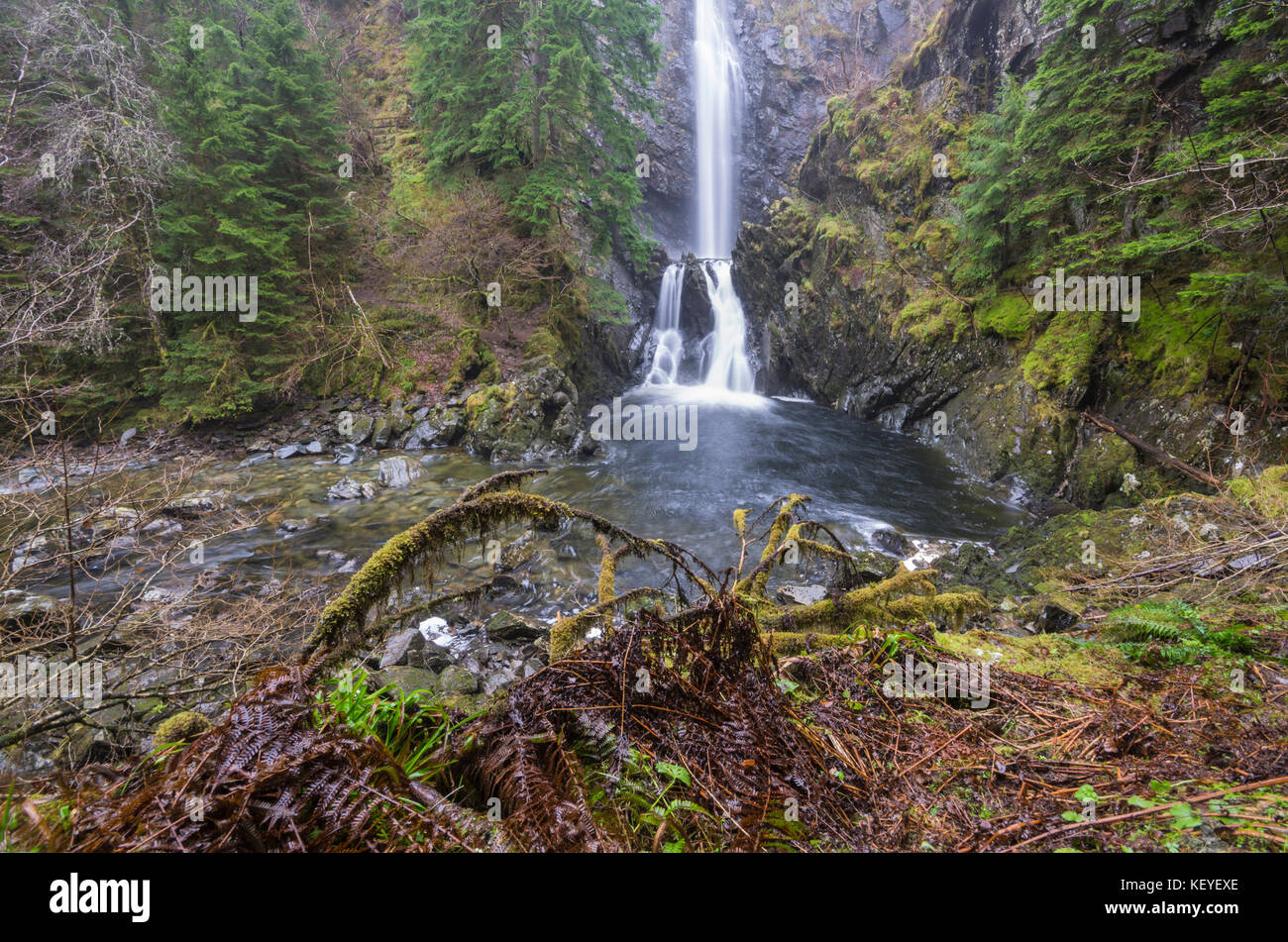 Plodda cade la cascata, Tomich, vicino a Glen Affric, nelle Highlands scozzesi Inverness-shire Scotland Regno Unito Gran Bretagna Foto Stock