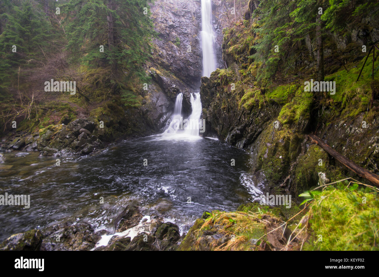 Plodda cade la cascata, Tomich, vicino a Glen Affric, nelle Highlands scozzesi Inverness-shire Scotland Regno Unito Gran Bretagna Foto Stock