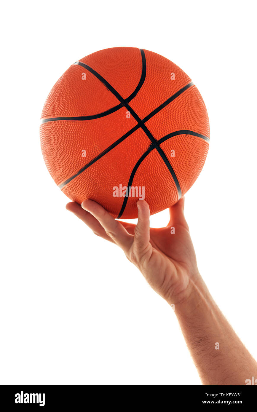 Mano maschio con basket isolato su sfondo bianco uomo tenendo palla,  attrezzature sportive e di svago del concetto Foto stock - Alamy