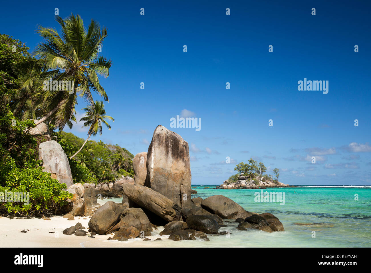 La Seychelles, Mahe, Anse Royale, Ile Souris, spiaggia, granito formazione di rocce scolpite dal mare Foto Stock