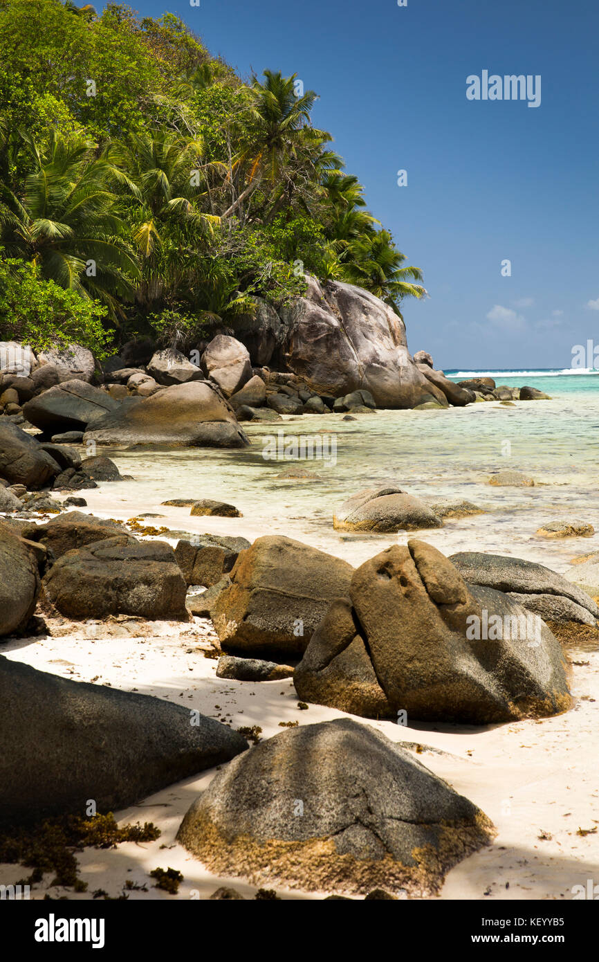La Seychelles, Mahe, Anse Royale, Ile Souris, spiaggia, con la bassa marea Foto Stock