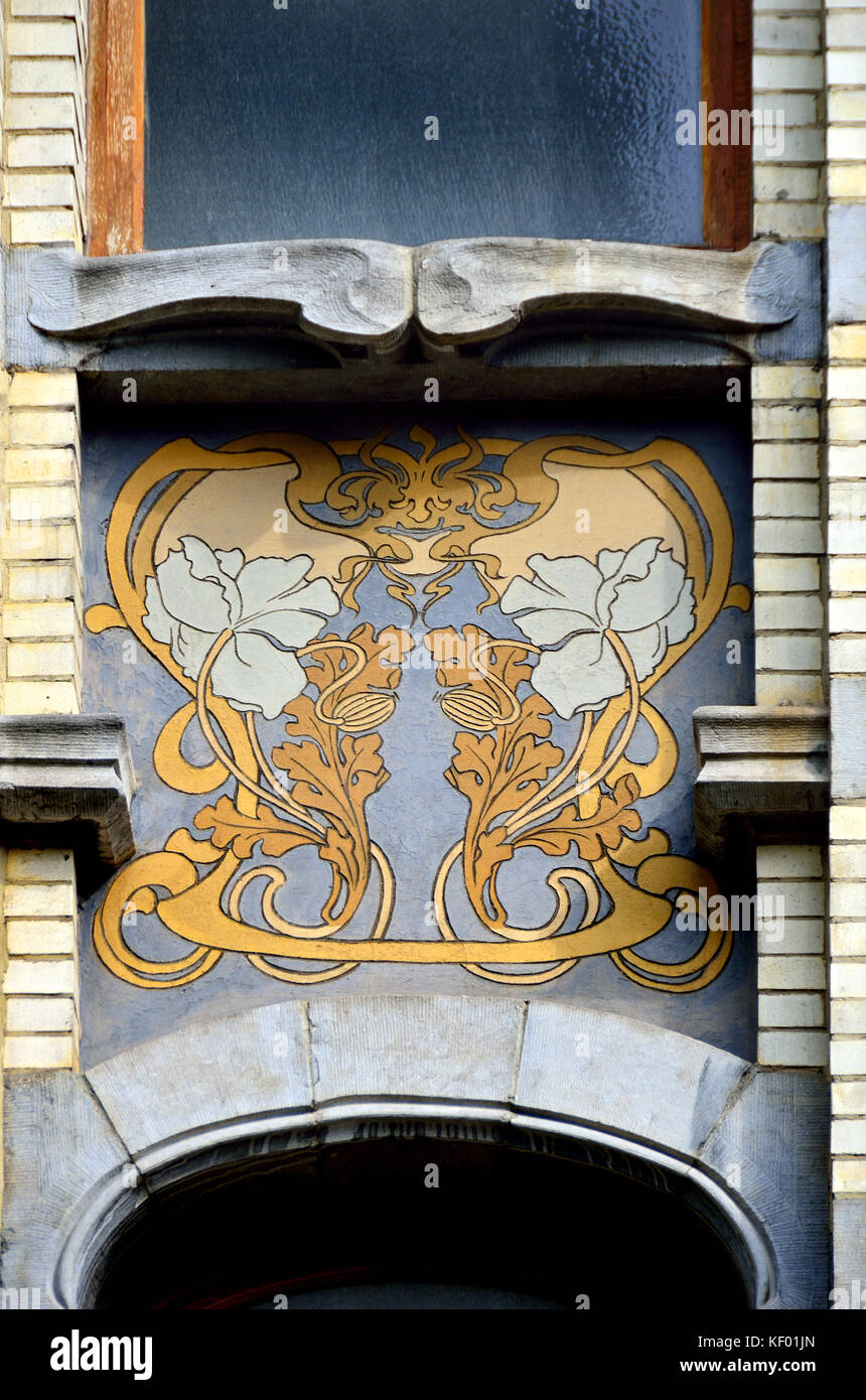 Bruxelles, Belgio. Facciata in art nouveau, a 3 Rue Vanderschrick Foto Stock