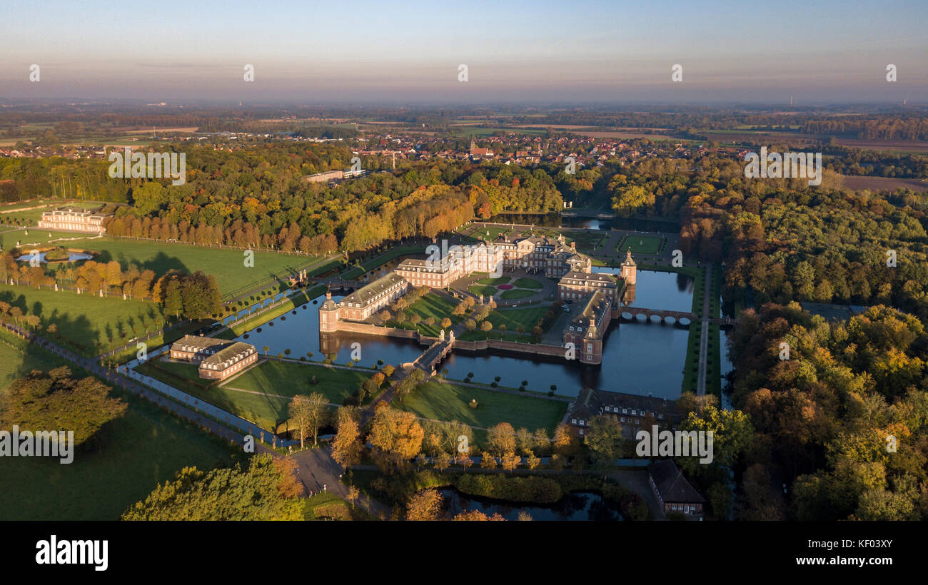 Vista aerea di nordkirchen moated il castello in Germania, noto come la Versailles di Westfalia Foto Stock