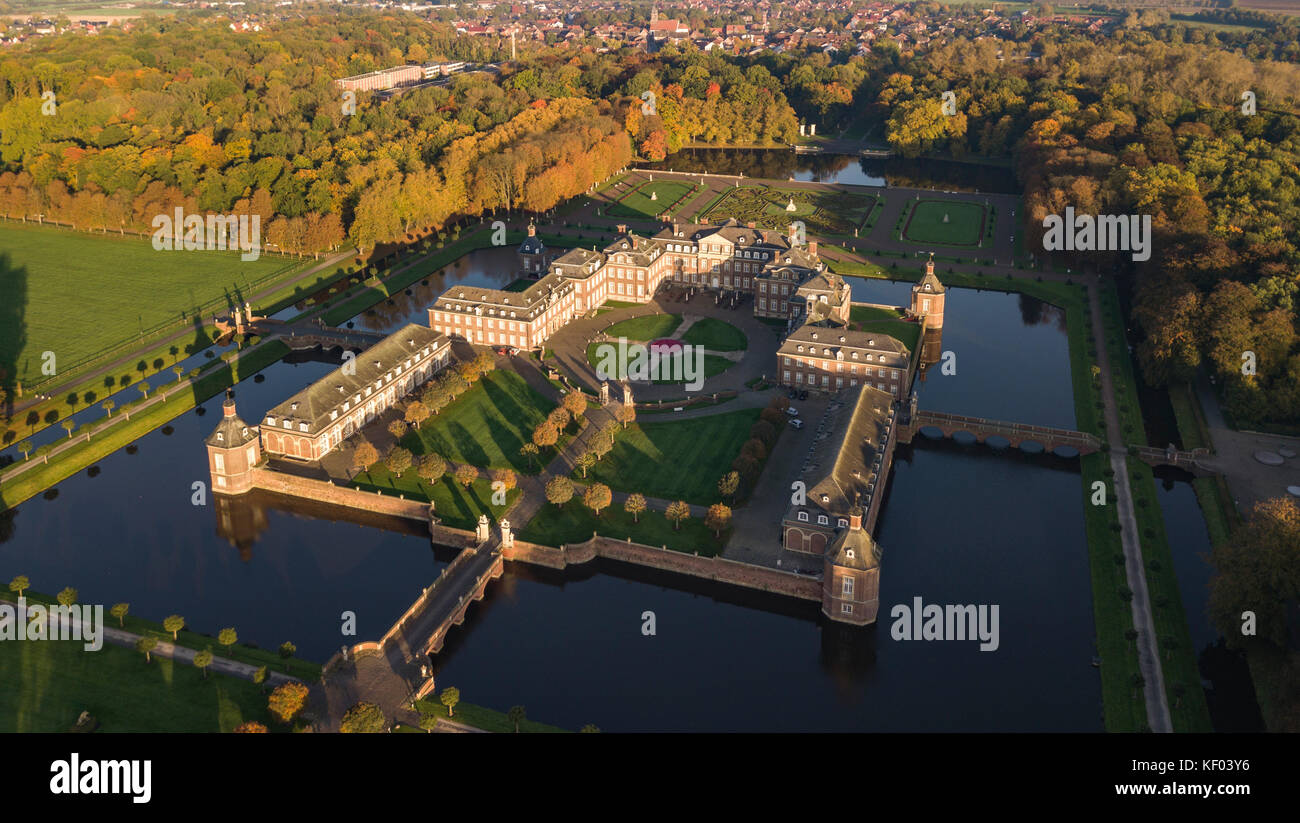 Vista aerea di nordkirchen moated il castello in Germania, noto come la Versailles di Westfalia Foto Stock