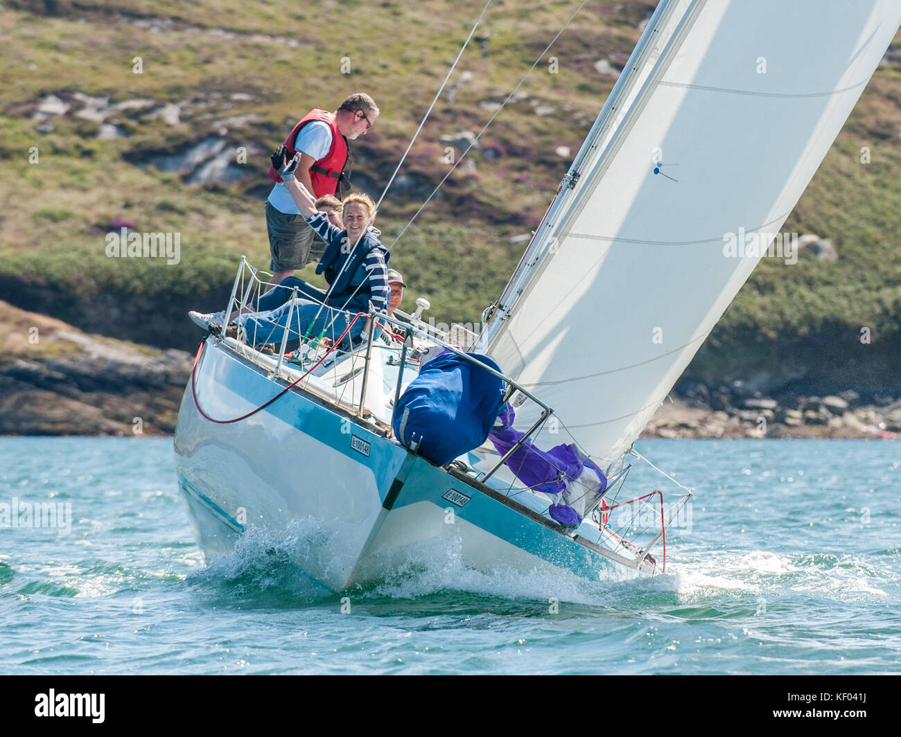Sailing yacht "stregoneria" racing durante il 2017 Schull vitelli settimana, Schull, West Cork, Irlanda. Foto Stock
