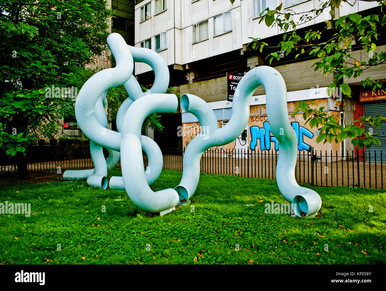 Tubo di scultura, Catford, Londra Foto Stock