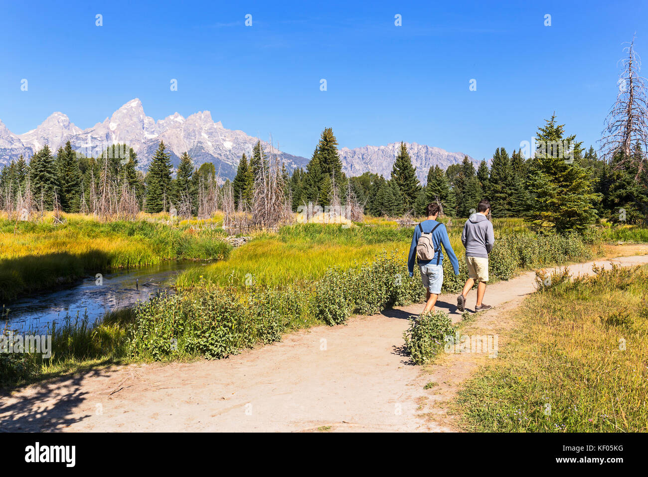 Due ragazzi hikking nel parco nazionale di Grand Teton, wyoming Foto Stock