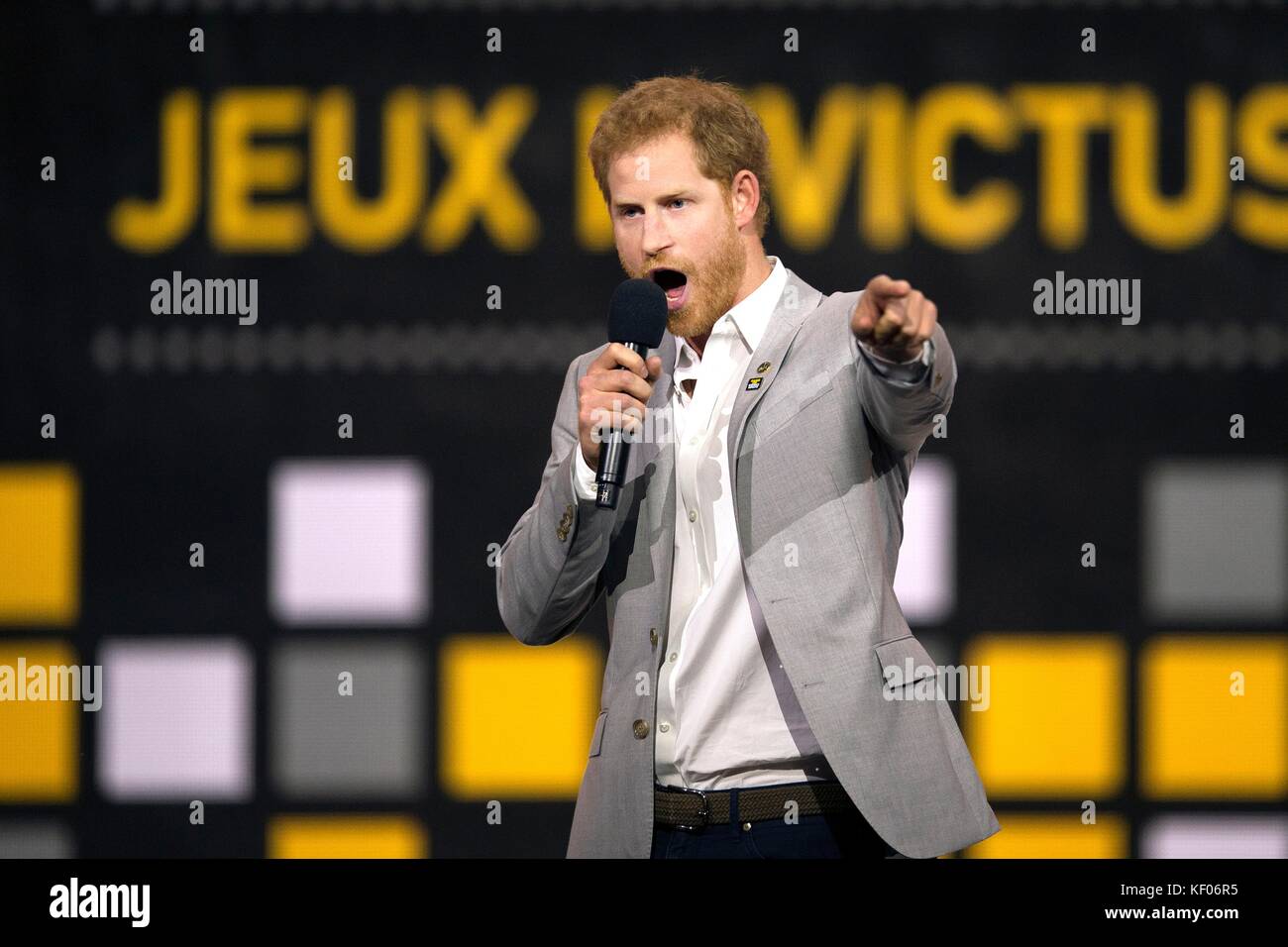 Il principe Harry del Galles del Regno Unito parla durante la cerimonia di chiusura degli Invictus Games all'Air Canada Center il 30 settembre 2017 a Toronto, Canada. Gli Invictus Games sono un evento paralimpico internazionale per militari e veterani feriti o malati. Foto Stock