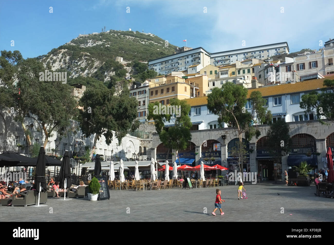 Grand casemates square, guardando a nord-est verso la roccia, Gibilterra, settembre 2017 Foto Stock