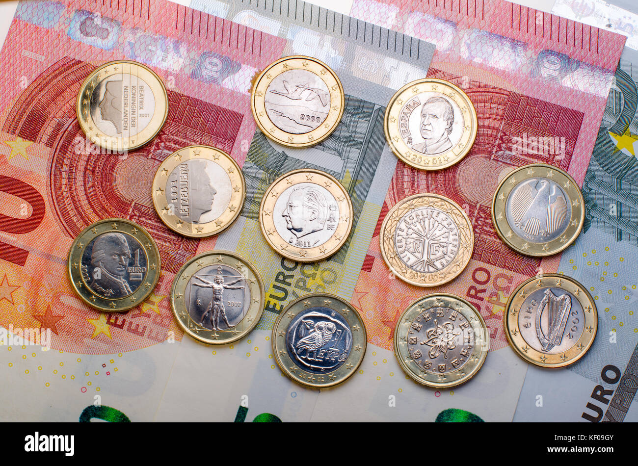 Monete da 1 Euro dei 12 membri originali della Zona euro Foto Stock