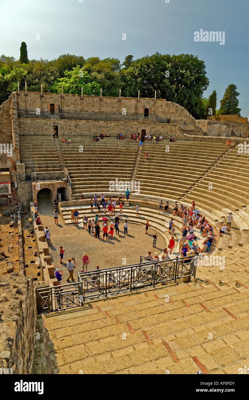Grand Theatre presso le rovine di una città romana di Pompei a Pompei Scavi, vicino a Napoli, Italia. Foto Stock