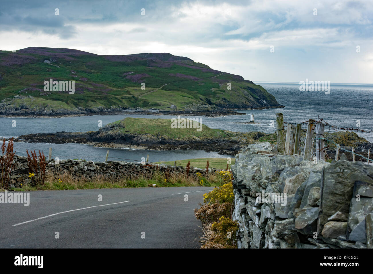 Vista del vitello di Man sul Calf Sound, Isola di Man. Foto Stock