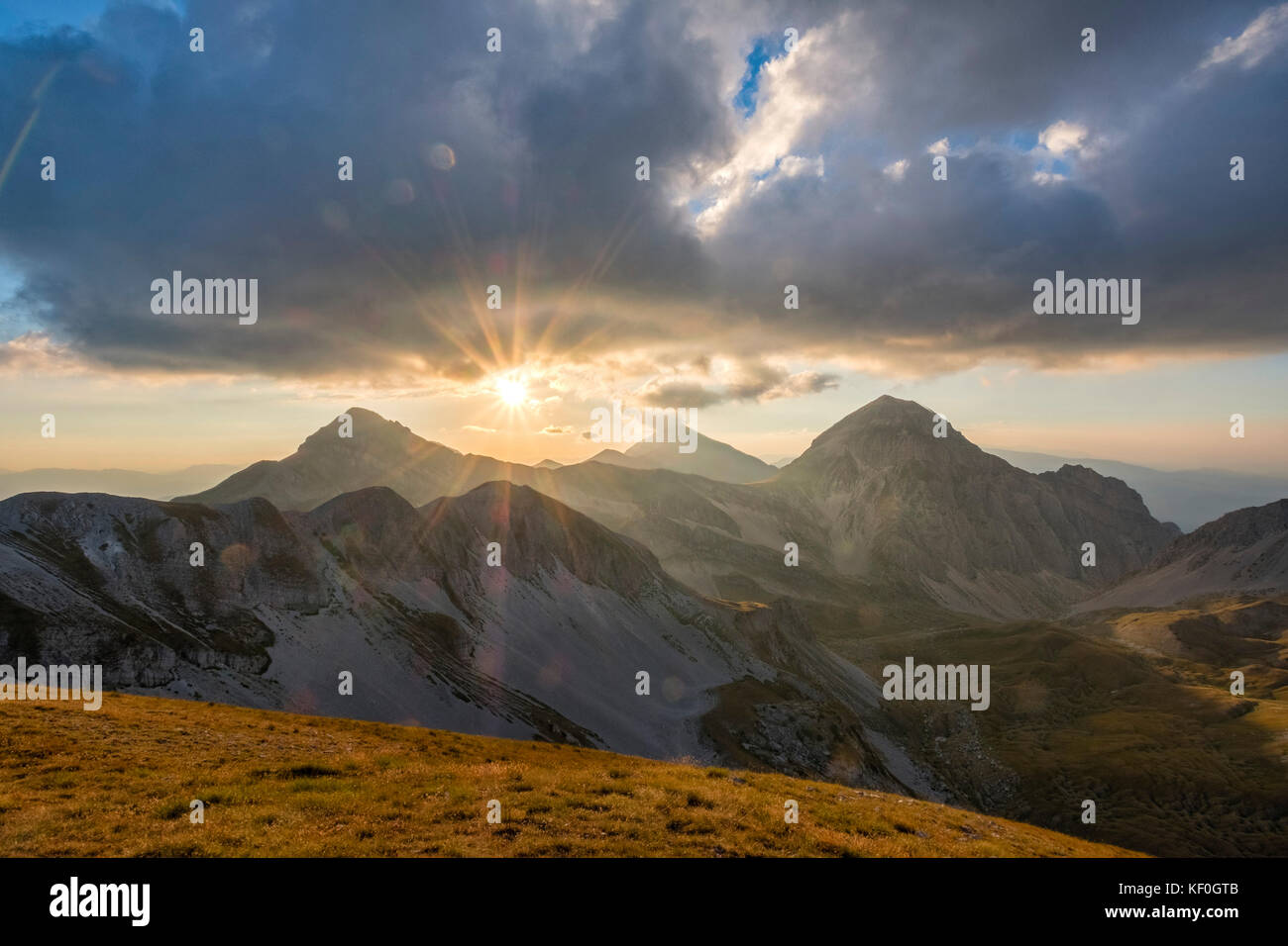 L'Italia, Abruzzo, del Gran Sasso e Monti della Laga, il Parco Nazionale del Monte Portella al tramonto Foto Stock