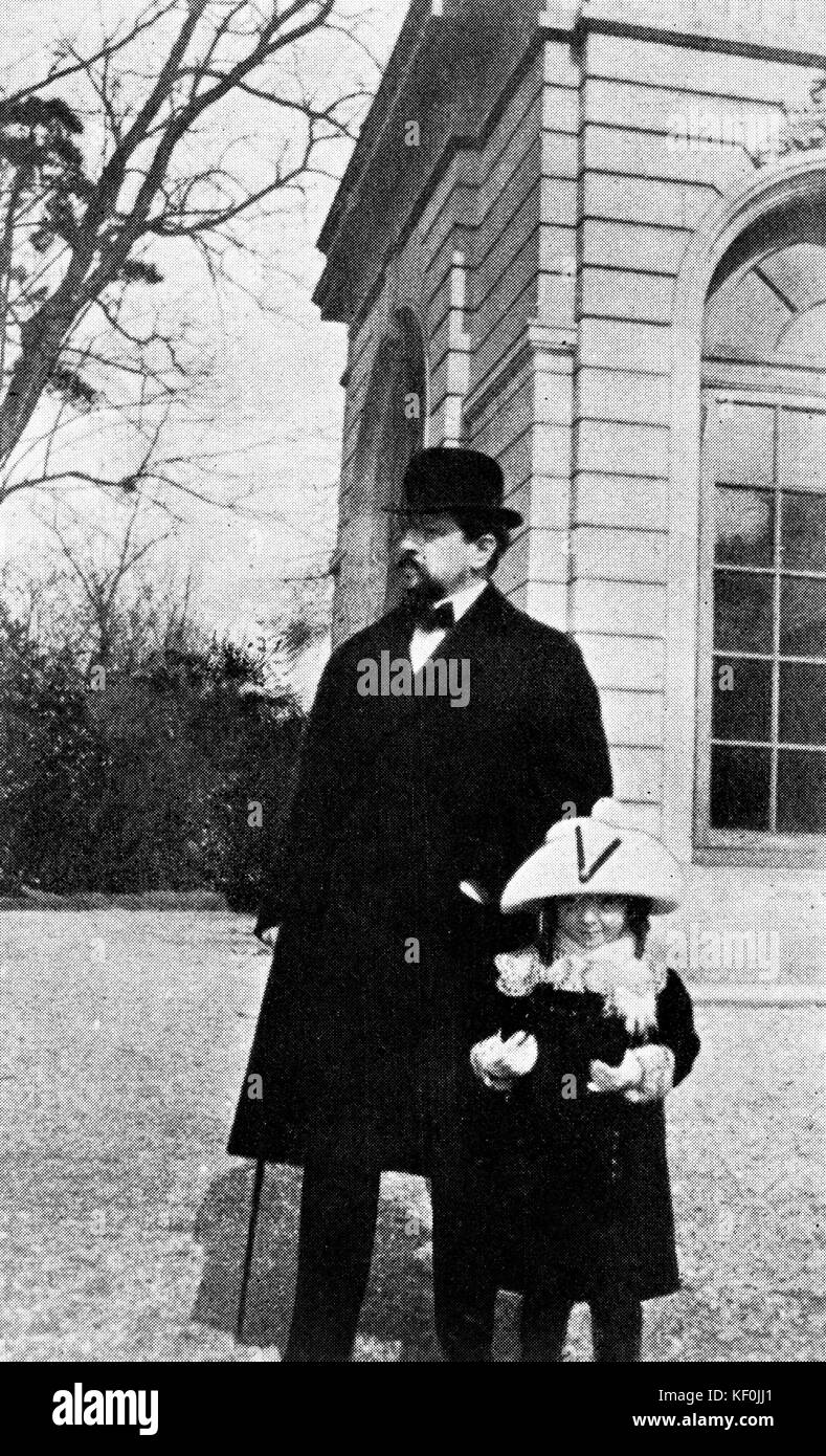 Claude- Emma (Chouchou) Debussy, figlia di Claude Debussy, con suo padre. Piazza del Bois de Boulogne, Parigi, c. 1910. Ella è morto più tardi anni 14, (1905-1919). CD: il compositore francese, 22 agosto 1862 - 25 Marzo 1918. Foto Stock