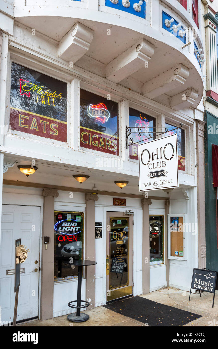 Il famoso Ohio Club Bar e Grill sulla Central Avenue nel centro cittadino  di Hot Springs, Arkansas, Stati Uniti d'America. Al suo apice, il bar era  un ritrovo per il famoso e