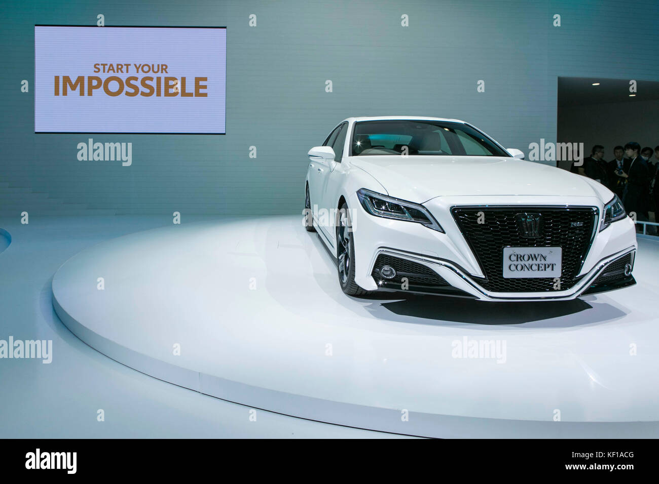 Tokyo, Giappone. 25 ott 2017. Toyota presenta la sua nuova corona concept car a 45th motor show di Tokyo. Credito: yuichiro tashiro /alamy live news Foto Stock