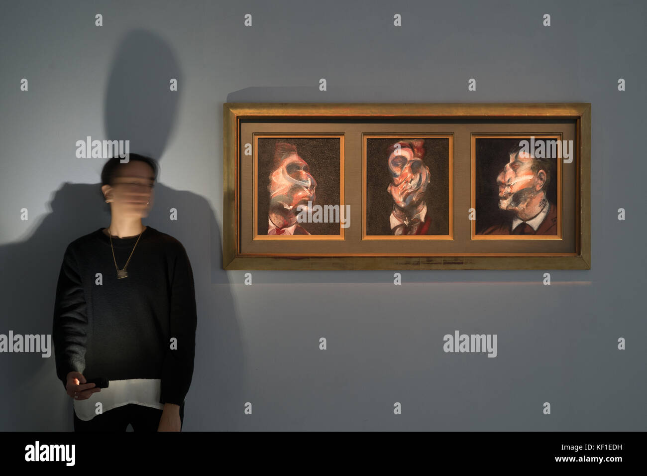 Londra, Regno Unito. 25 ott 2017. tre studi di George Dyer da Francis Bacon, un trittico in mostra da Sotheby's a Londra prima di andare all'asta a New York il 16 novembre dove sono attesi per recuperare $ 35-45 milioni. photo data: mercoledì 25 ottobre, 2017. Credito: roger garfield/alamy live news Foto Stock