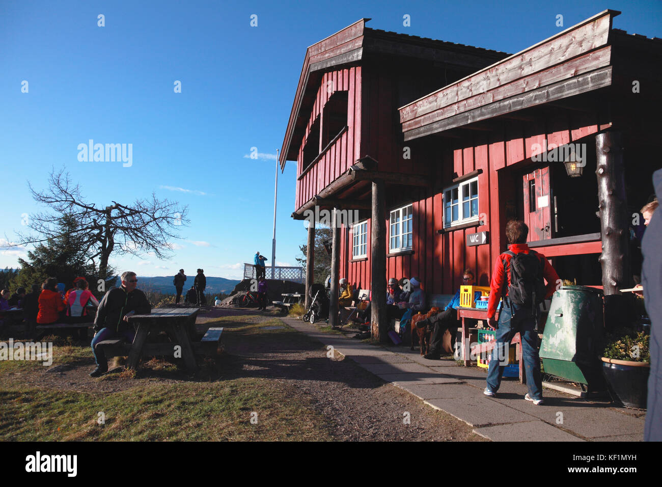 Caffetteria Skjennungstua in una zona boschiva collinare a nord di Oslo, Norvegia, famosa per gli escursionisti e gli sciatori Foto Stock