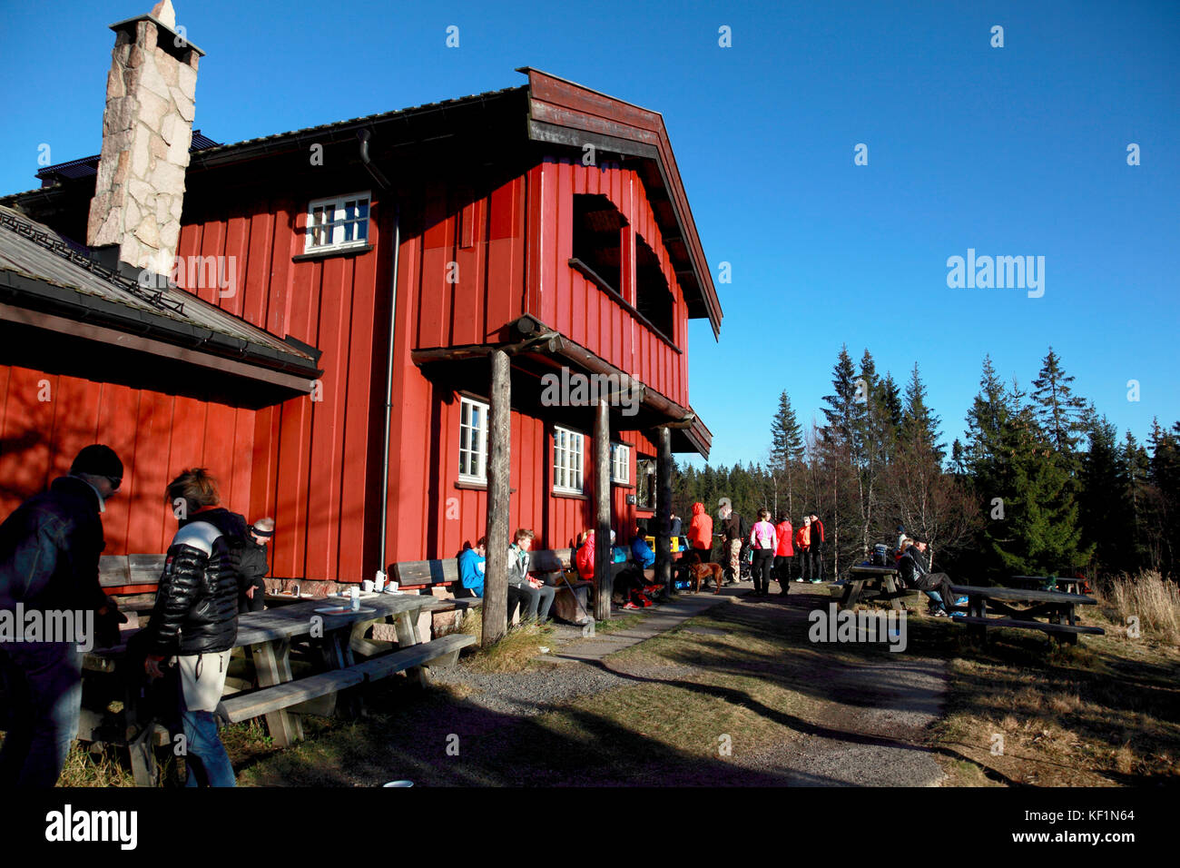 Caffetteria Skjennungstua in una zona boschiva collinare a nord di Oslo, Norvegia, famosa per gli escursionisti e gli sciatori. Foto Stock