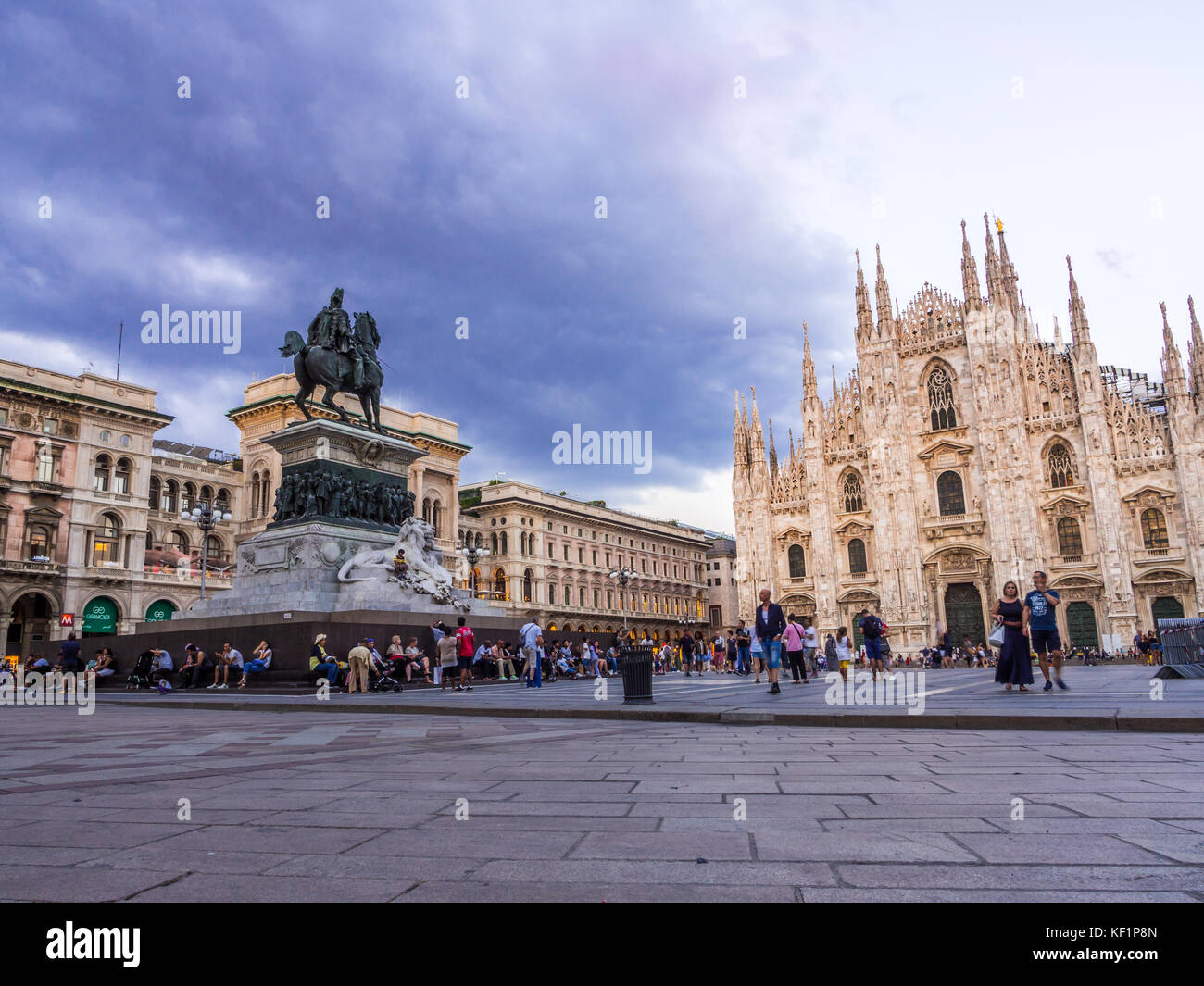 Milano, Italia - agosto 09,2017: il Duomo di Milano e il duomo di Milano, a breve dopo il tramonto. Foto Stock