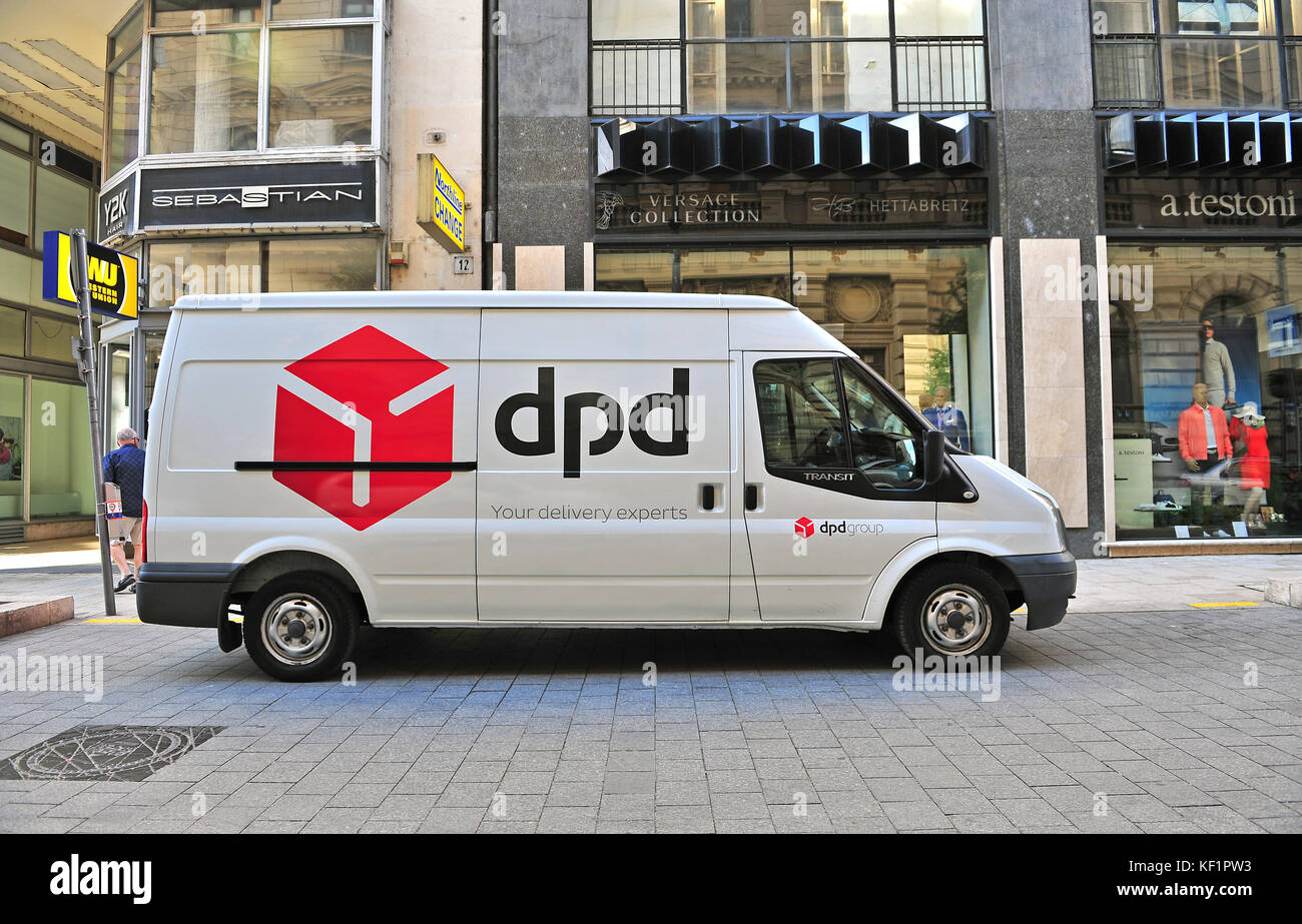 Budapest, Ungheria - 8 giugno: dpd van in strada di Budapest il 8 giugno 2016. DPD è una società internazionale che fornisce servizi di consegna. Foto Stock