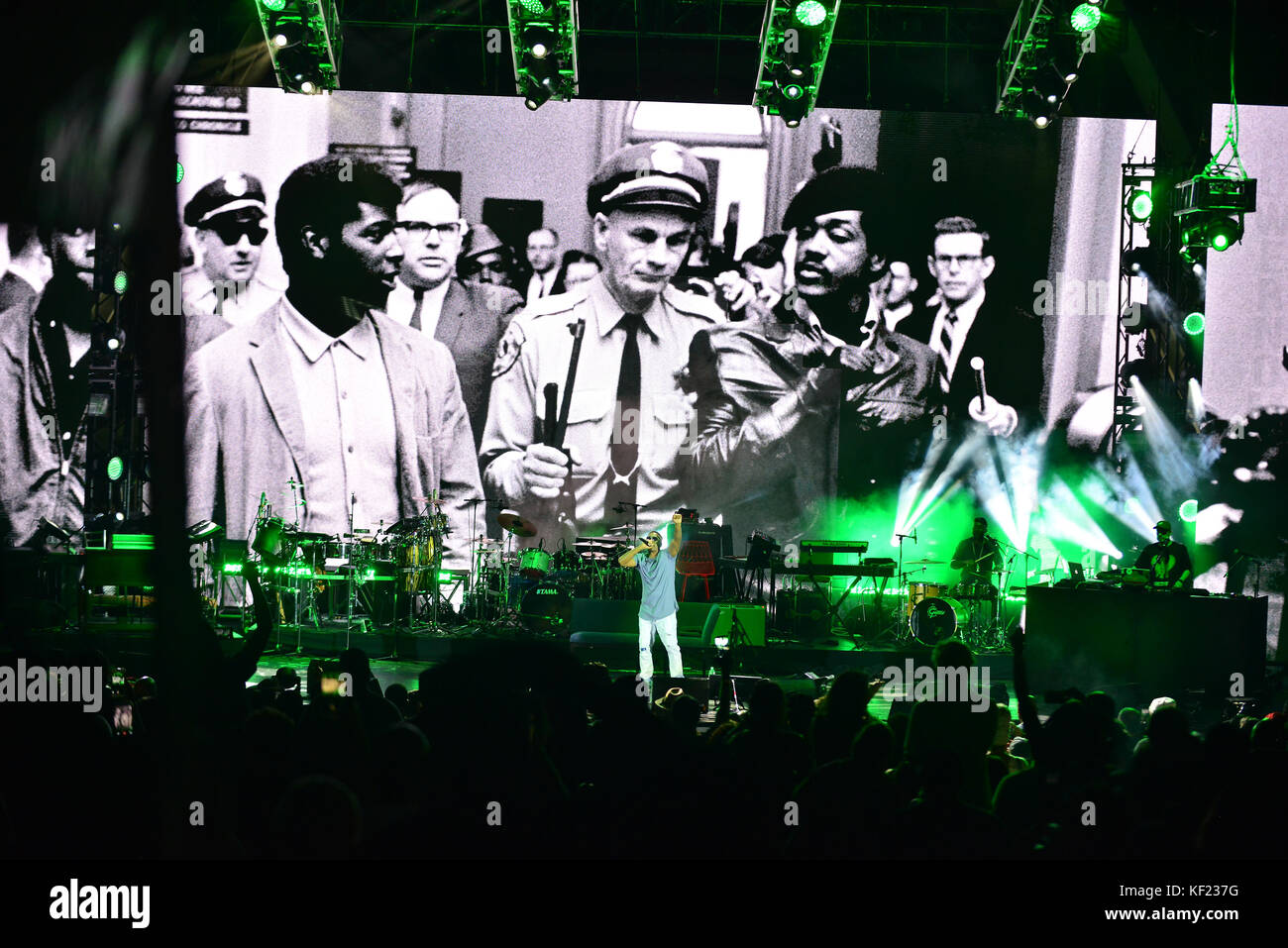 Lauryn Hill e NAS si esibiscono sul palco durante il tour Powernomics al Bayfront Park Amphitheatre nel centro di Miami con: NAS Where: Miami, Florida, Stati Uniti quando: 22 settembre 2017 Credit: JLN Photography/WENN.com Foto Stock