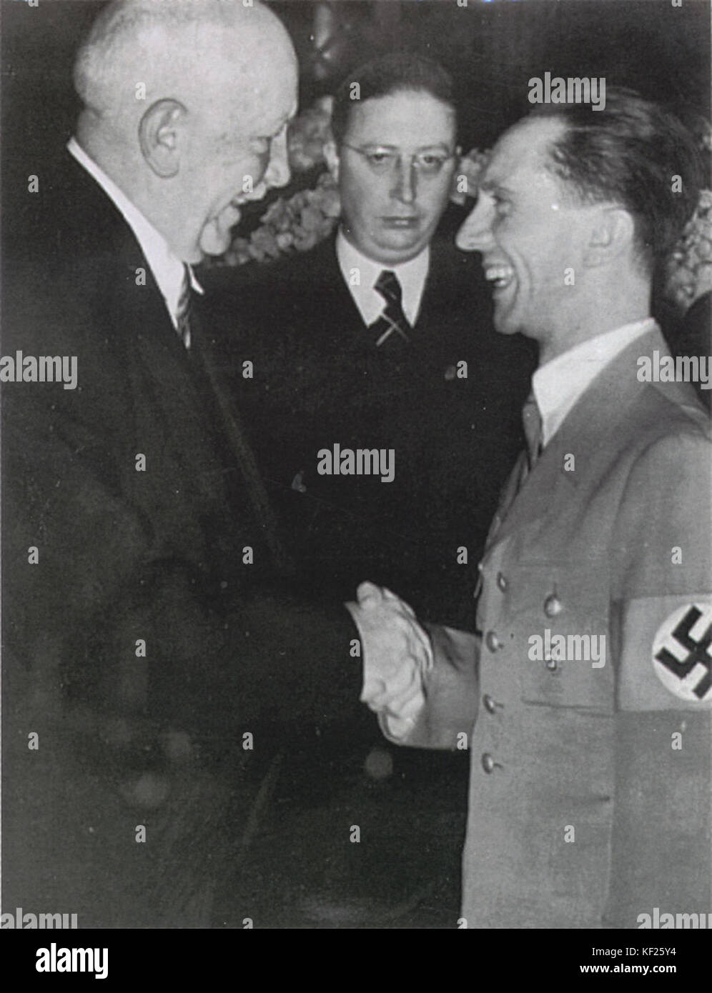 Questo titolo si riferisce a un contesto storico che coinvolge Joseph Goebbels, un importante funzionario nazista, e Richard Strauss, un famoso compositore tedesco. Le loro interazioni sono legate al paesaggio culturale e politico della Germania nazista. Foto Stock
