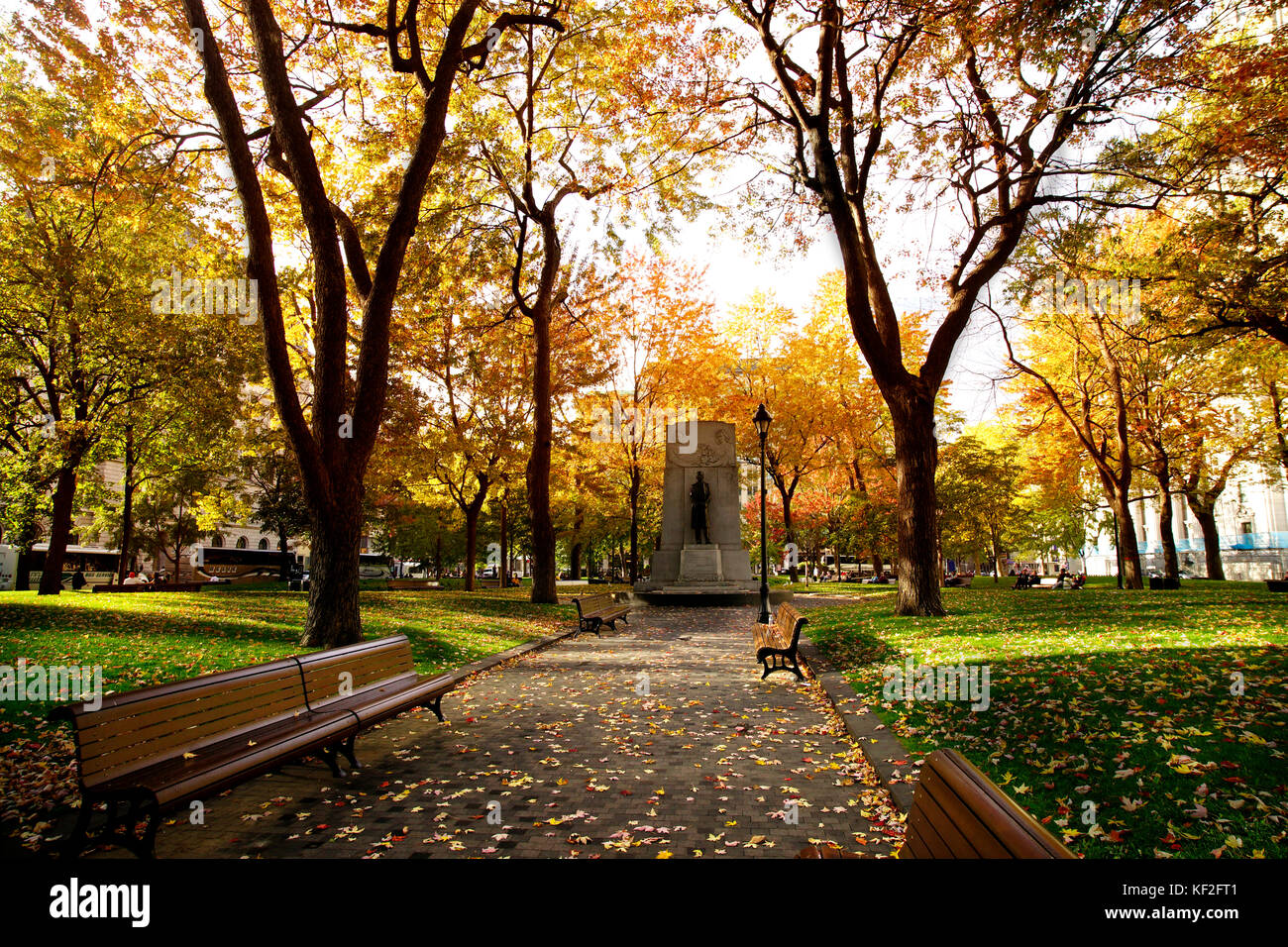Montreal, Canada, 22 ottobre, 2017. Stagione autunnale nel parco pubblico Dorchester nel centro di Montreal. Crediti: Mario Beauregard/Alamy Live News Foto Stock