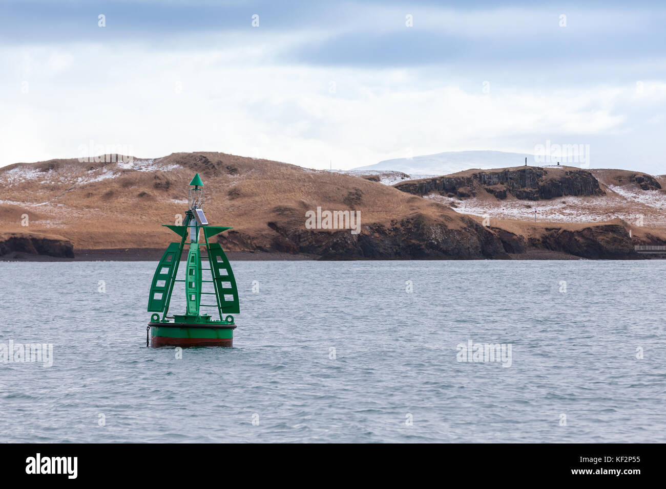 Cornice verde con Boa cardinale cono. apparecchiature di navigazione di Reykjavik, Islanda Foto Stock