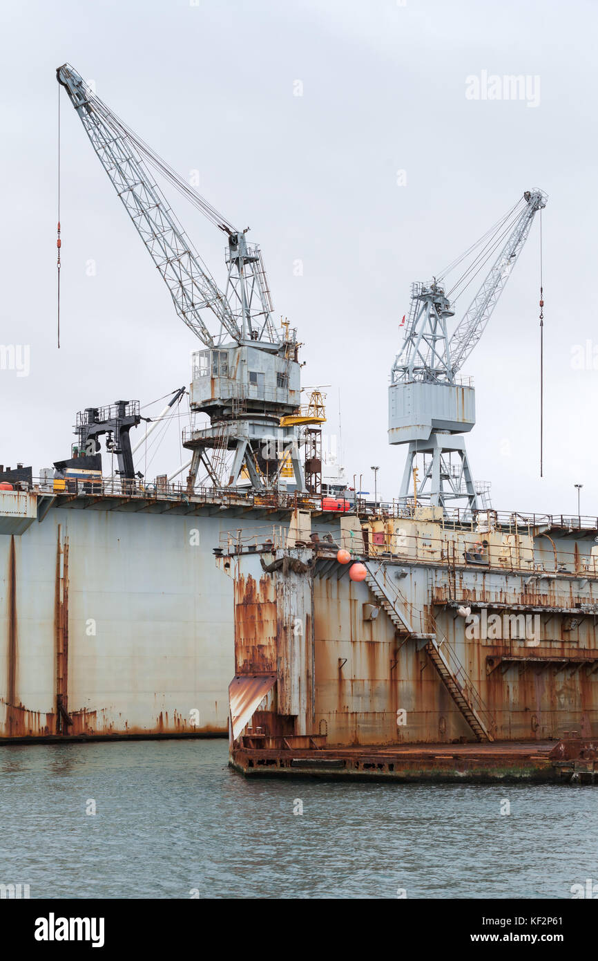 Rusty bacino di carenaggio, cantiere navale nel porto di Hafnarfjordur, Islanda Foto Stock