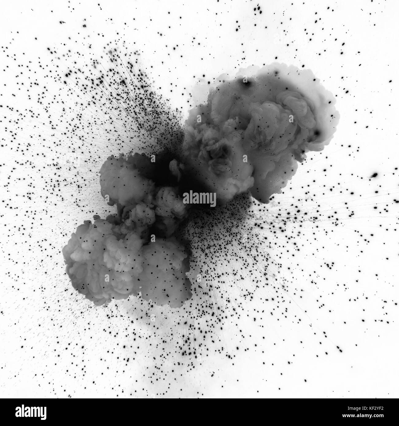 Esplosione di colore nero su uno sfondo bianco. esplosione di gas. la detonazione della bomba. Foto Stock