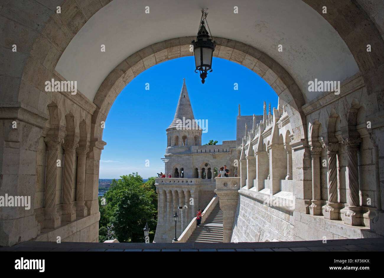 Il Bastione dei Pescatori e la torretta sebbene arch del Quartiere del Castello di Buda superiore Budapest Ungheria Foto Stock