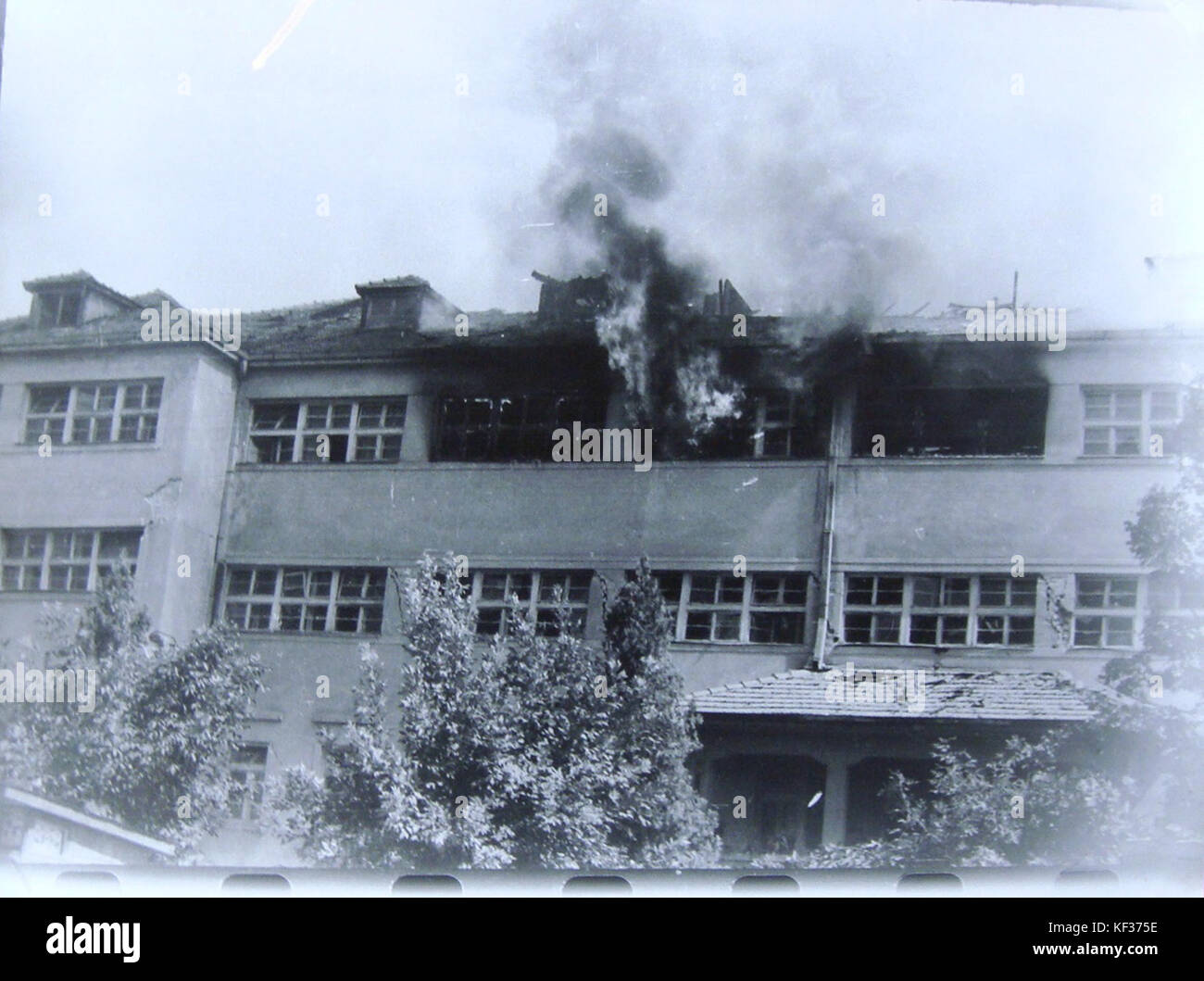 Sredno Tehničko učilište si riferisce a una scuola tecnica professionale nell'ex Jugoslavia, che fornisce un'istruzione pratica in campo tecnico e professionale, essenziale per lo sviluppo industriale ed economico. Foto Stock