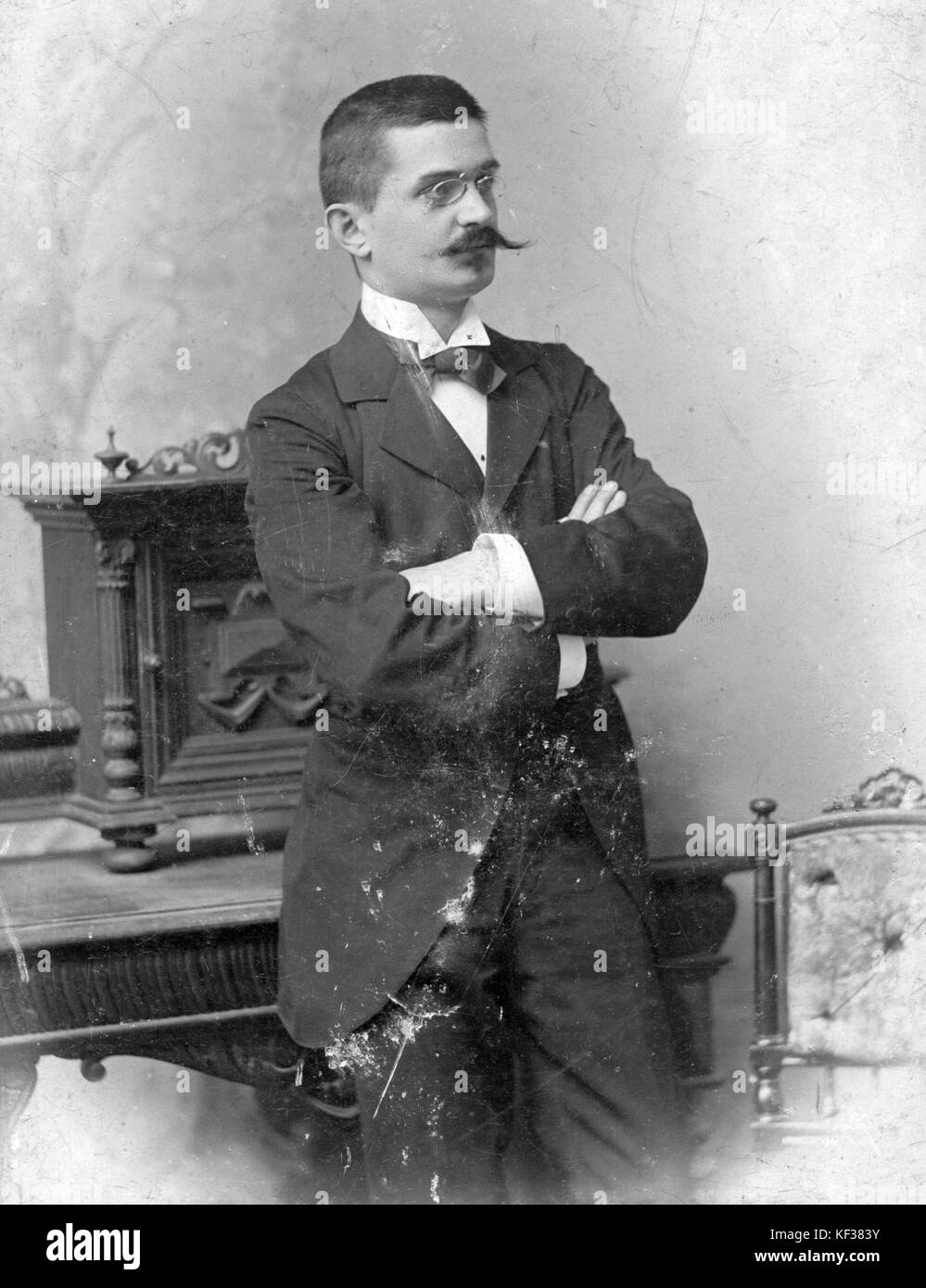 Ritratto, uomo, baffi, mobili 19553 Foto Stock