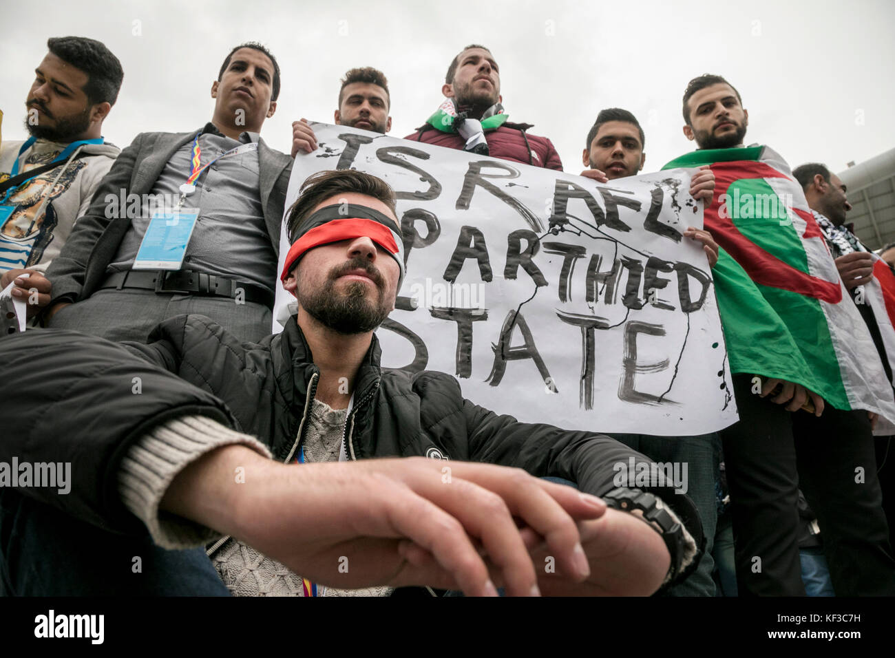 Palestinesi protestare contro l apartheid israels al 2017 Festival mondiale della gioventù e gli studenti nel parco olimpico principale del media center a Sochi, Russ Foto Stock