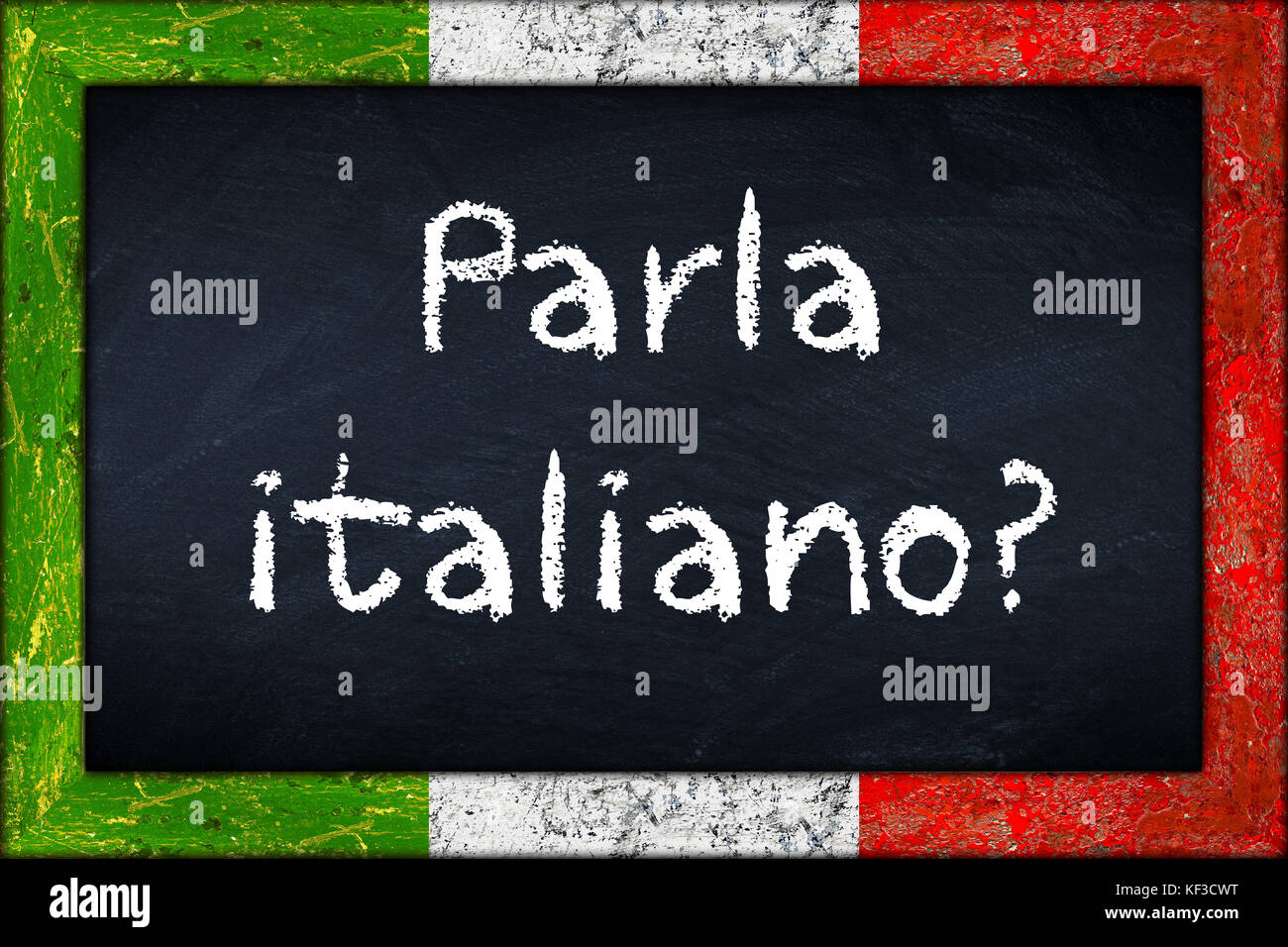 Parla italiano (traduzione: non si parla italiano) lingua istruzione  concetto sulla lavagna Lavagna con legno bandiera Italia telaio Foto stock  - Alamy