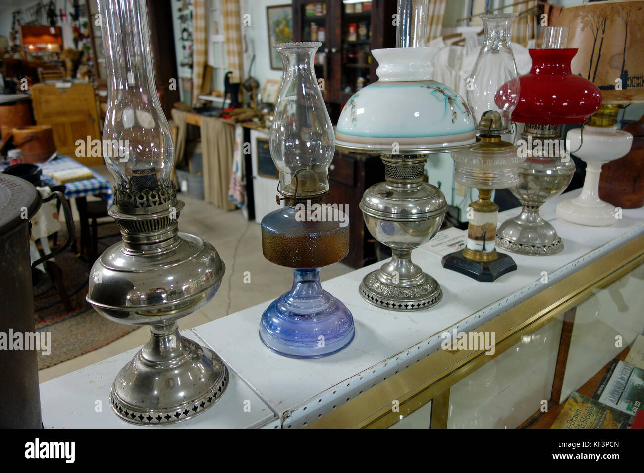 Vecchie lampade antiche a olio di paraffina al cherosene Foto Stock