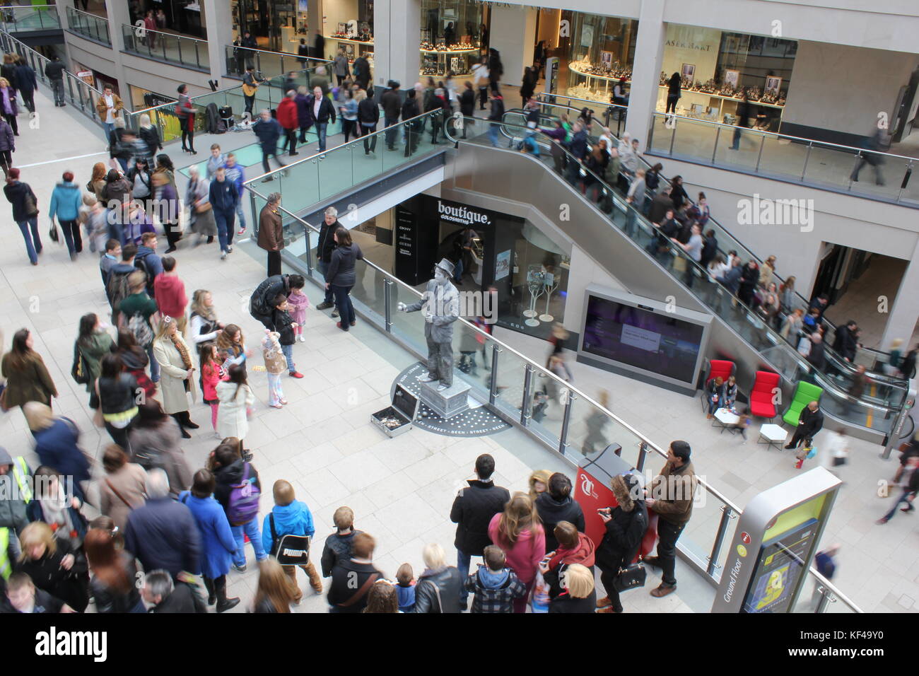 Trinità Leeds è un centro commerciale e per il tempo libero a Leeds, Regno Unito. Situato nel centro di Leeds. Ha aperto il 21 marzo 2013, con oltre 130.000 registrati vi Foto Stock