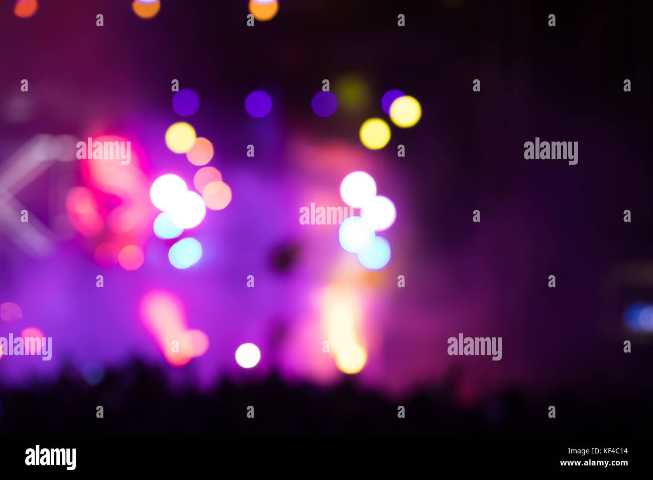 Sfocati concerto di intrattenimento illuminazione sul palcoscenico, bokeh di fondo. Foto Stock Sfocati concerto di intrattenimento illuminazione sul palcoscenico, bokeh di fondo. Foto Stock