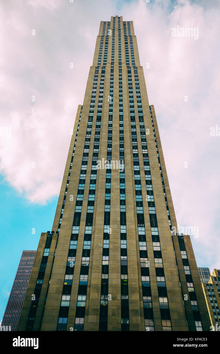 La città di new york, nello stato di new york, Stati Uniti d'America. il 70-piano, 872 ft (266 m) ge la costruzione presso il Rockefeller Center Foto Stock