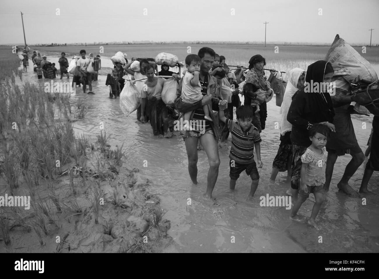 Bangladesh: Rohingya di rifugiati in fuga dall'operazione militare in Myanmar è stato di Rakhine, inserito il territorio del Bangladesh a rifugiarsi in Cox bazar, Bangladesh il 3 settembre 2017. Più di mezzo milione di rifugiati Rohingyas dal Myanmar è stato di Rakhine, avere le croci in Bangladesh dal mese di agosto 25, 2017 secondo l ONU. Il militare di Myanmar la più recente campagna contro l'Rohingyas iniziato dopo l'attacco su più posti di polizia in stato di Rakhine. © Rehman Asad/Alamy Stock Photo Foto Stock