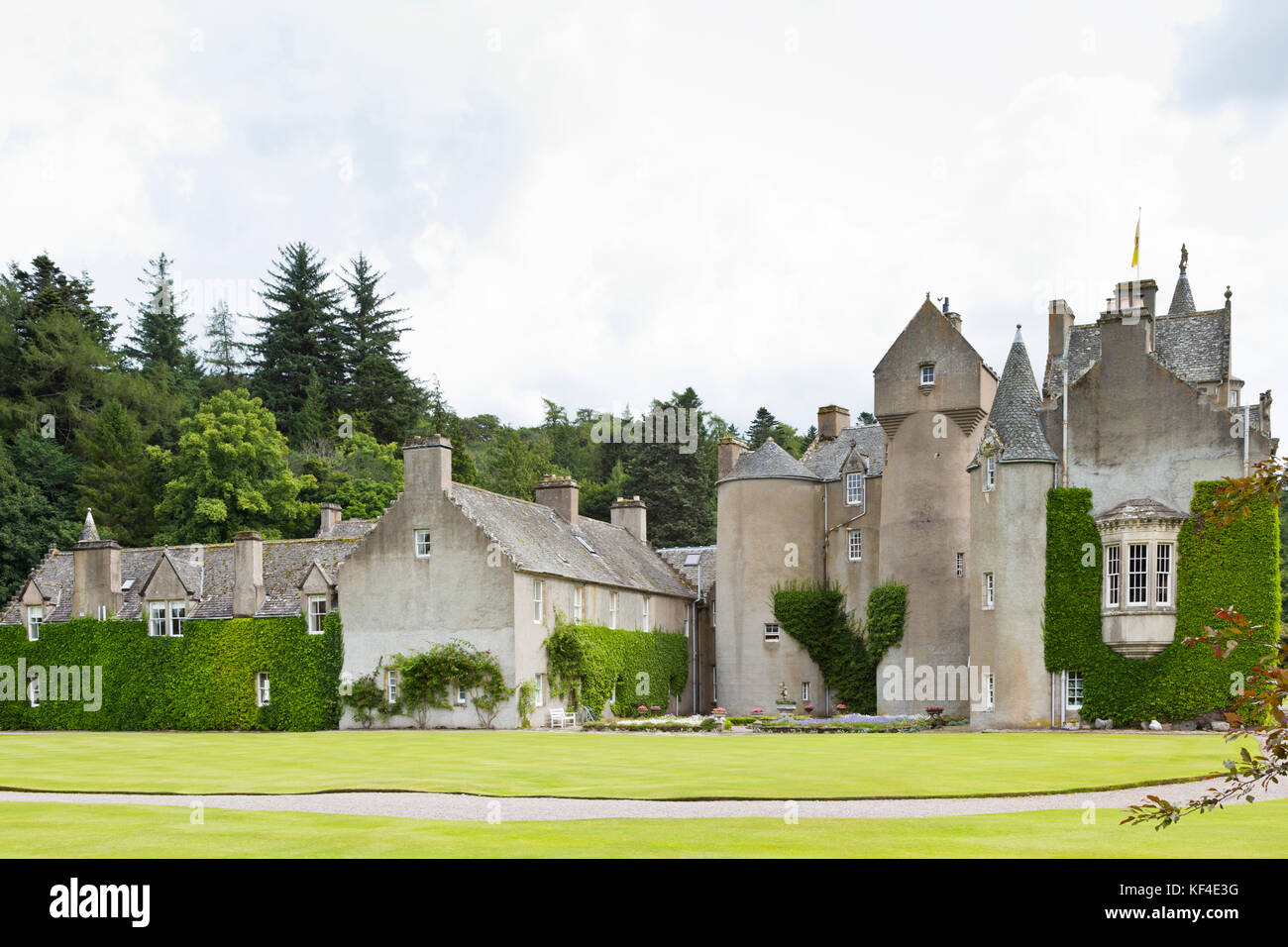 Il castello di Ballindalloch home del Macpherson-Grants fin dal 1546 in Scozia Banffshire Foto Stock