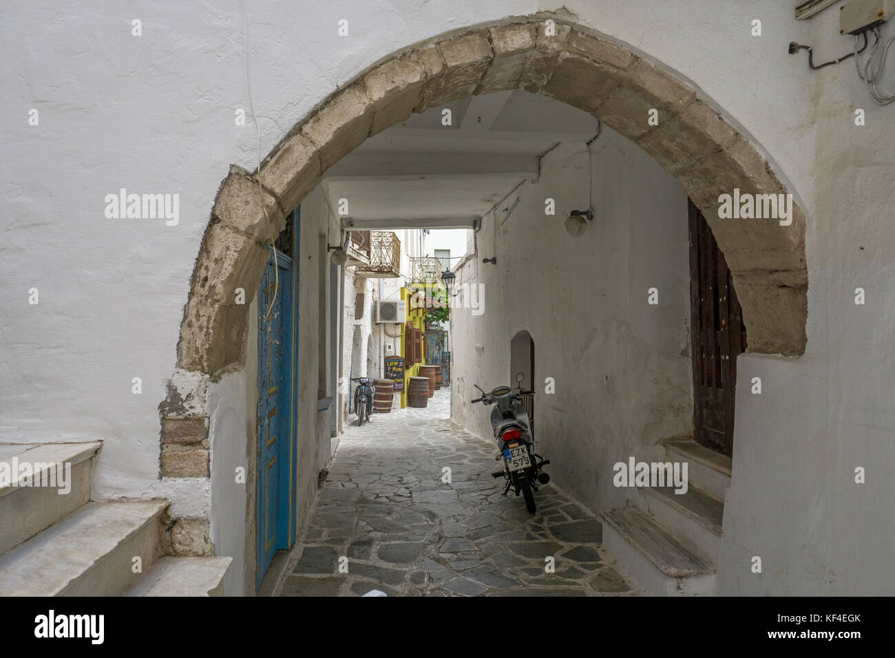Gateway in un vicolo, città vecchia di Naxos-città, isola di Naxos, Cicladi, Egeo, Grecia Foto Stock
