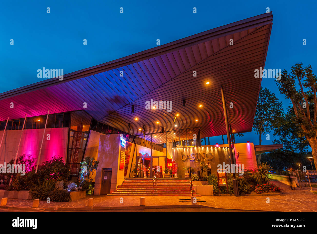 Francia, landes, città termali di Dax, il casinò di notte (Barrière) Foto Stock