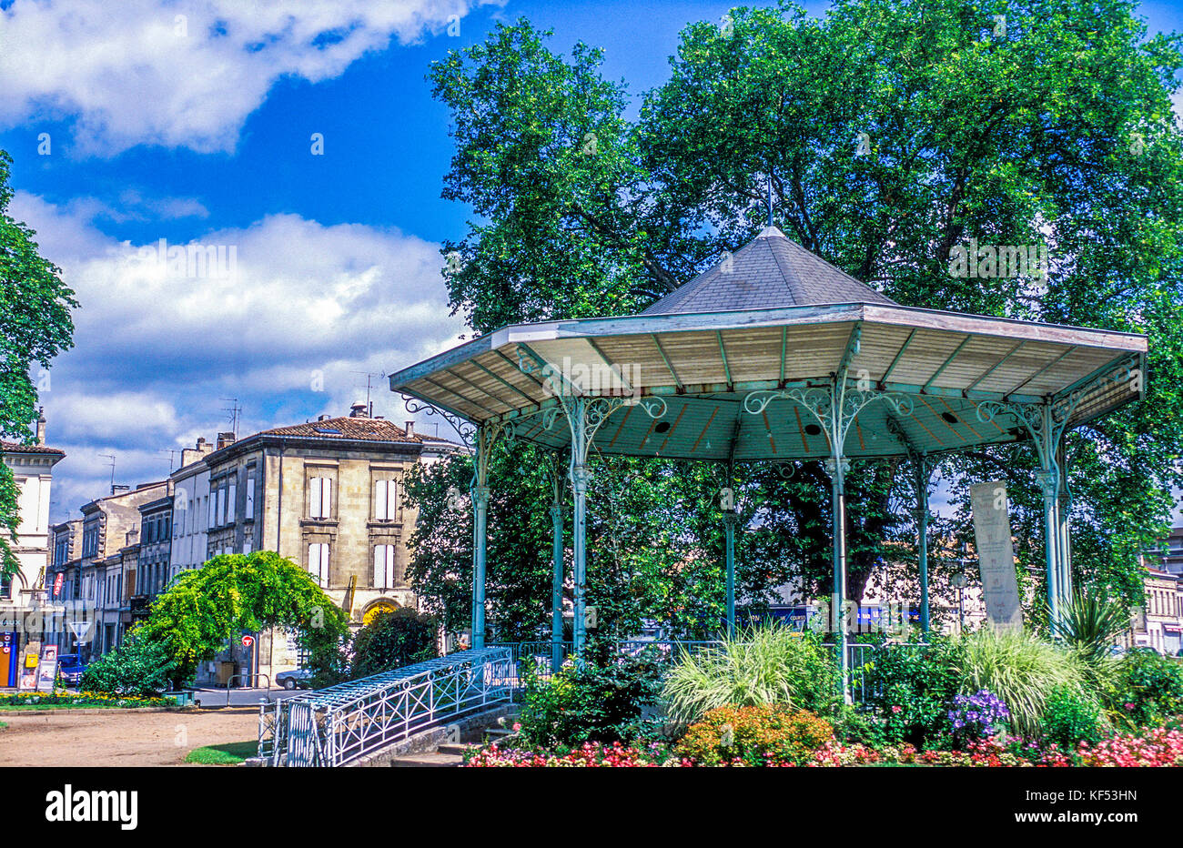 Francia, Gironde, fortificata città di Libourne, bandstand, square du 15e dragon (giardino pubblico) Foto Stock