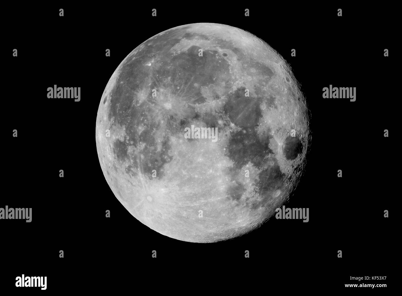 Seine et Marne. luna piena + 1 giorno fotografato in modalità ad alta definizione. Foto Stock