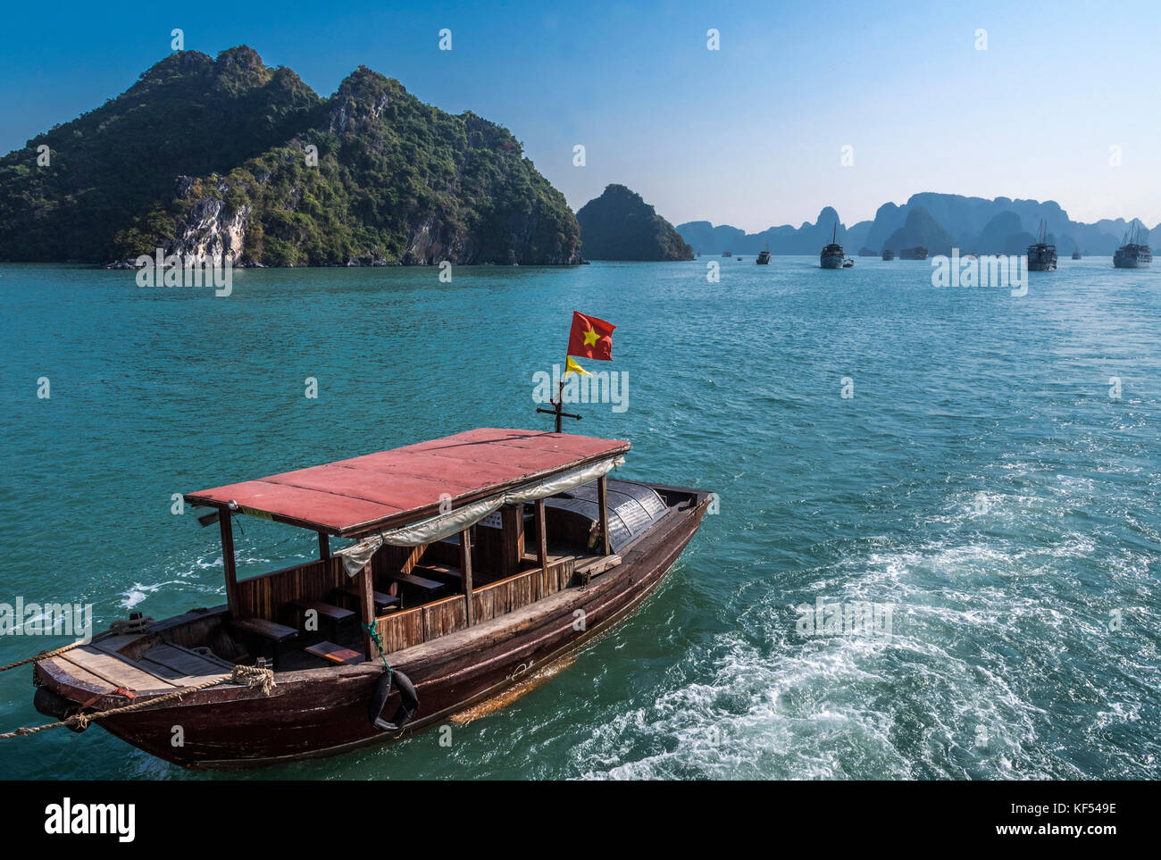 Il Vietnam, la baia di Ha Long, indesiderata (patrimonio mondiale UNESCO) Foto Stock