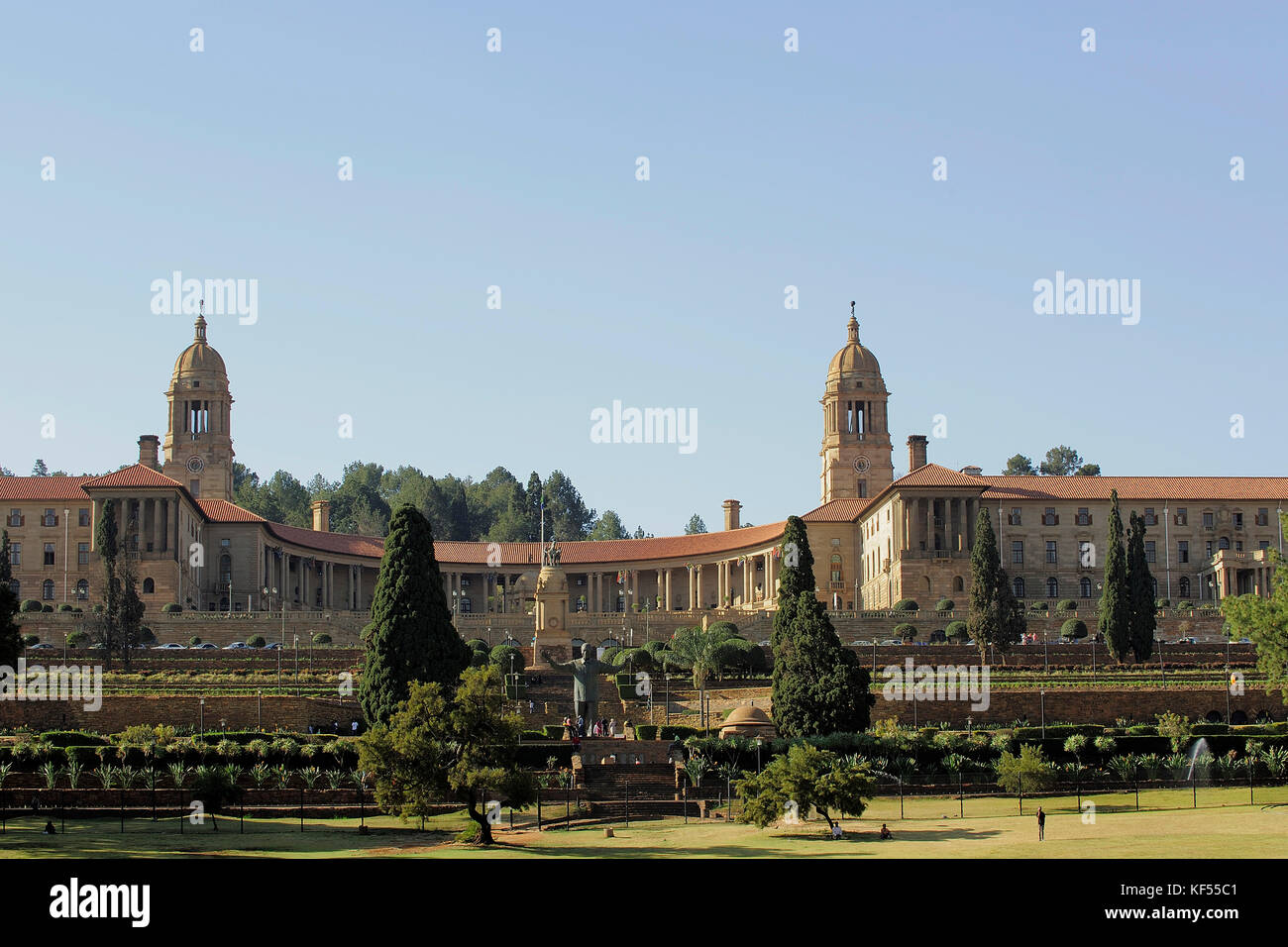 Africa, sud africa, gauteng, Pretoria, capitali, l'Unione edifici ( 1913 ), sede del governo, architetto: Herbert baker, statua: Nelson Mandela ( 2013 ), parco: Louis Botha Foto Stock