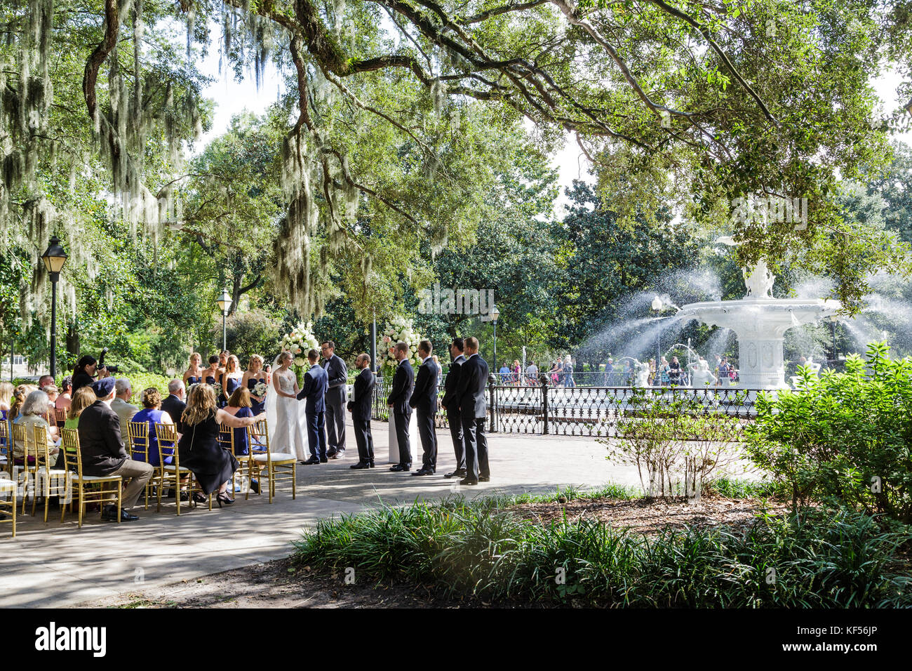 Forsyth park a Savannah in Georgia è un punto di riferimento e meta preferita. è stato usato in molti film, tra cui forest gump e mezzanotte nel Foto Stock